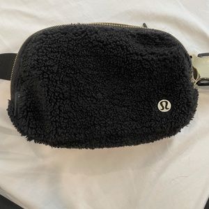 Lululemon Sherpa Belt Bag